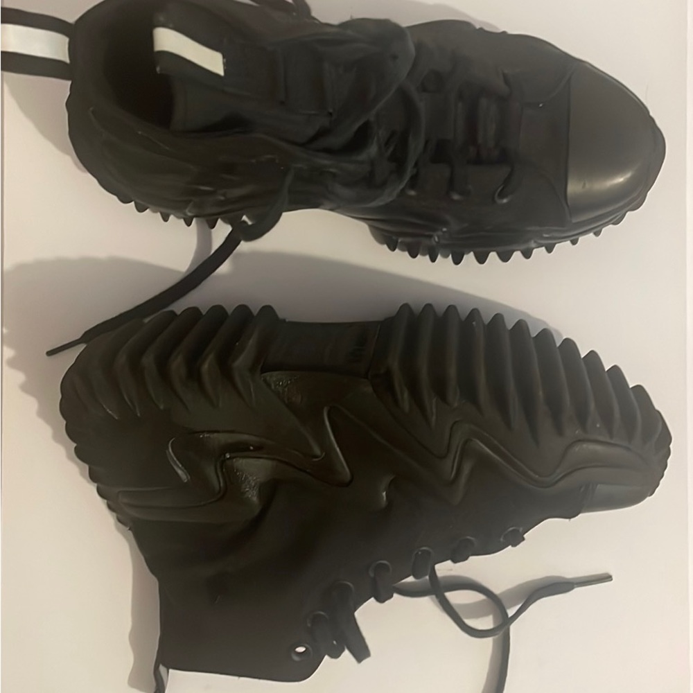 Converse run star motion in black. A LOT of compliments on these